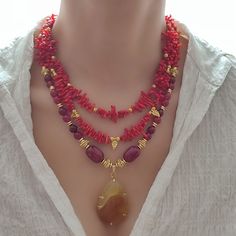 Make a statement with this Sublime Raw Coral and Agate Beaded Women's Necklace, featuring a beautiful combination of raw coral and agate beads. This unique piece of birthstone jewelry is handcrafted with care, ensuring that each necklace is one-of-a-kind. The chunky yellow agate pendant is the centerpiece of this necklace, adding a touch of natural beauty and a pop of bright color. The raw coral and agate beaded layered necklace adds an extra touch of elegance and style, making this a truly stunning piece of jewelry. This gemstone layered necklace is perfect for any occasion, whether you're dressing up for a special event or just adding a touch of natural beauty to your everyday look. It makes a wonderful birthstone gift or a special treat for yourself. ⭐ Package included: One Handmade Nec Handmade Statement Necklace, Hematite Jewelry, Yellow Agate, Chunky Bead Necklaces, Natural Gemstone Necklace, Tiger Eye Jewelry, Diy Jewelry Necklace, Mother Of Pearl Jewelry, Agate Pendant Necklace