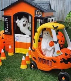 Horror Crafts, Halloween Dollhouse, Blow Molds, Halloween Outside, Adornos Halloween, Halloween 3, Halloween Outdoor, Little Tikes, Halloween Party Themes