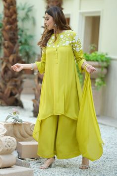 #FashionDesign #DressDesign #ElegantFashion #StylishDress #Fashionista #ChicOutfit #DesignerDress #GorgeousGown #FashionInspo#highfashionmakeup Drape Kurtis, Gown Dress Party Wear, Diwali Outfit, Kurta And Palazzo, Diwali Outfits, Simple Frocks, Kurti Patterns, Dress Book, Kurti Neck