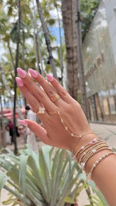 Nails Inspo Short, Trendy Beach Nails, Cute Beach Nails, Nail Inspo Simple, Beach Nails Designs, Beach Themed Nails, Vacation Nails Beach, Seashell Nails, Beach Nail Art