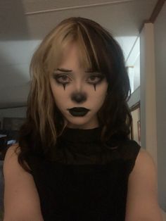 Simple Blood Makeup, Brown Clown Makeup, Face Paint Adults Halloween, Bark Bark Woof Woof Reaction Pic, Egirl Clown Makeup, Clown Makeup No White Base, Clown Makeup Without White Face, Woman Clown Makeup, Before Shower Makeup