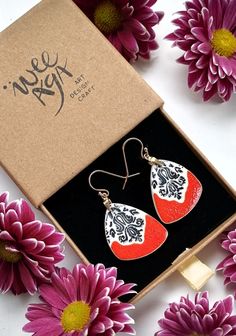 Our women's red ceramic earrings, reminiscent of Portuguese azulejo tiles, will enhance your look. These beautiful, contemporary earrings have a chic combination of vintage and modern styles. These earrings are ideal for fashionistas as they add a sophisticated touch to any outfit while making a statement with their distinctive and attractive designs.  These colorful earrings capture the charm of Portuguese azulejo tiles. Each piece is handcrafted from clay up to ceramic discs decorated with cla Tiles Pattern, Red Ceramic, Ceramic Earrings, Contemporary Earrings, Stylish Earrings, Ceramic Earring, Stylish Earring, Colorful Earrings, Earring Patterns