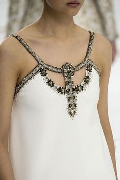 Chanel Haute Couture fall 2014 | tempodadelicadeza Chanel Fall 2014, Detail Couture, Moda Chanel, Mode Chanel, Chanel Couture, Chanel Haute Couture, Fashion Chanel, Couture Details, Chanel Fashion