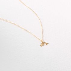 Elevate your style with our charming Orca Necklace, meticulously crafted in your choice of 14k Gold Filled, Sterling Silver, or 14k Rose Gold Filled. Perfect for animal lovers and nature enthusiasts, this Orca necklace adds a touch of whimsy and charm to any outfit. Whether you're dressing up for a special occasion or adding a playful twist to your everyday look, this necklace is sure to turn heads and spark conversations. * We use the Highest Quality materials from the US and Italy. * Your purc Orca Jewelry, Orca Bracelet, Orca Necklace, Orca Accessories, Gold Ocean-inspired Charm Necklace For Gift, Whale Jewelry, Initial Disc Necklace, Whale Necklace, Engraved Bar Necklace