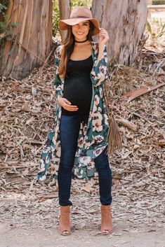 Green Floral Print Chiffon Long Kimono Pregnant Outfit, Pregnancy Fashion Winter, Cute Maternity Outfits, Stylish Maternity Outfits, Winter Maternity, Bump Style, Floral Print Chiffon, Legging Outfits, Stylish Maternity