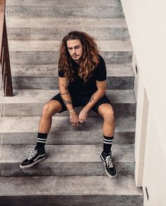 Giaro Giarratana, Vans Streetwear, Military Haircuts Men, Long Curly Hair Men, Men Inspiration, Men's Long Hairstyles, Streetwear Mode, Mens Haircuts Fade, Mens Haircuts Short