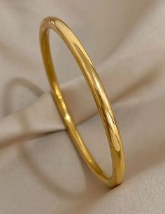 Solid Bangles Gold, Bengali Jewellery, Simple Gold Bangle, Plain Gold Bangles, Gold Jewelry Prom, Solid Gold Bangle, Jewelry Prom, Bangle Design, Gold Bracelet Simple