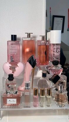 Koleksi Makeup, Koleksi Parfum, Perfume Organization, Fragrances Perfume Woman, Perfume Collection Fragrance, Body Smells, Perfume Scents, Perfume Lover, Bath And Body Care