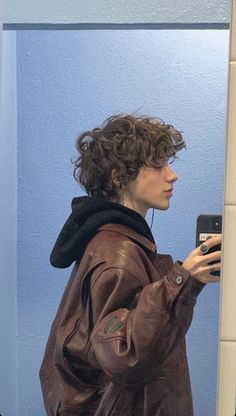 Long Curly Hair Men, Haircut 2024, Men Haircut Curly Hair, Wavy Hair Men, Short Curly Haircuts, Hair Inspiration Short, Men Haircut, Boys With Curly Hair, Men's Haircut