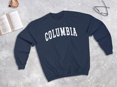 Columbia (SC) College Style Sweatshirt (Unisex) --- - This soft sweatshirt has a loose fit for a comfortable feel - Durable print - Loose fit - 50% Cotton; 50% Polyester (fibre content may vary for different colors) - Runs true to size --- Thanks for visiting our store! --- Shipped from our partner in the US --- You can find even more sweatshirts here: https://www.etsy.com/shop/lukassfr Psychology College, North Carolina Colleges, Montauk New York, College Crewneck Sweatshirts, Colorado College, Style College, College Sweatshirt, Style Sweatshirt, College Style