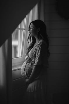 The pregnancy Miracle System Im Home Maternity Shoot, Maternity Shoot At Home, Vom Avea Un Copil, Diy Maternity Photos, Home Maternity Photography, Cute Pregnancy Photos, Maternity Photography Poses Outdoors, Pregnancy Belly Photos, Cute Pregnancy Pictures