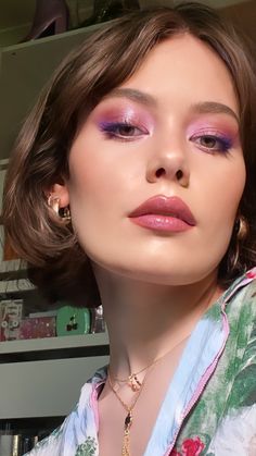 Shimmer Mesh Top Outfit, Red Eyeshadow For Blue Eyes, Paramore Concert Makeup Ideas, Eyeliner Looks For Brown Eyes, Eclectic Wedding Makeup, Fun Makeup Brown Eyes, 2023 Winter Makeup Trends, Fun Eye Makeup For Brown Eyes, Everyday Colorful Eyeshadow