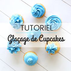 cupcakes with blue frosting sitting on top of a white wooden table next to the words, tuoriel glace de cupcakes