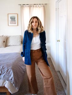 Sezane Will Jacket Outfit, Denim Chore Jacket Outfit, 2023 Jacket Trends, Dark Denim Jacket Outfit, Minimalism Clothing, Summer Jackets For Women, Sezane Clothing, Sezane Outfit