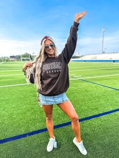 brown crewneck white screen printed design Brown Letter Print Sweatshirt For College, Brown Crew Neck Sweatshirt With Graphic Print, Brown Graphic Print Crew Neck Sweatshirt, Brown Crew Neck College Sweatshirt, Brown Crewneck, White Screen, Screen Printing Designs, Football Season, Jean Leggings