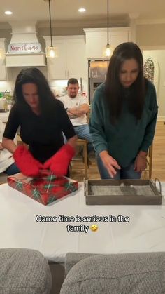 This family's Christmas party game is so fun 😂 Family Christmas Party Games, Family Christmas Party, Family Party Games, Christmas Party Games, Family Party, Family Parties, Christmas Games, Fun Games, Family Christmas