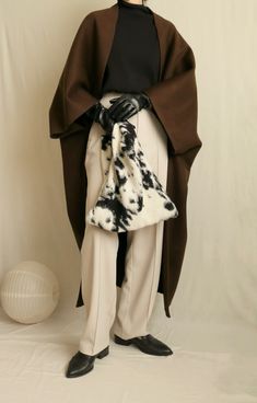 Elegant Oversized Wool Poncho, Elegant Oversized Brown Wool Coat, Chic Oversized Cashmere Cape, Chic Oversized Cape With Batwing Sleeve, Oversized Chic Wool Poncho, Chic Cashmere Cape For Winter, Oversized Cashmere Cape With Long Sleeves, Oversized Brown Wool Poncho, Elegant Winter Outerwear With Kimono Sleeves