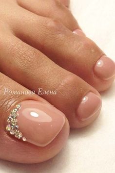 Toe Nail Designs to Keep Up with Trends ★ See more: http://glaminati.com/toe-nail-designs-beach/ French Pedicure, Unghie Nail Art, Nails Design With Rhinestones