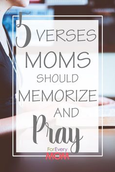 a woman sitting in front of a computer with the words 5 verses moms should