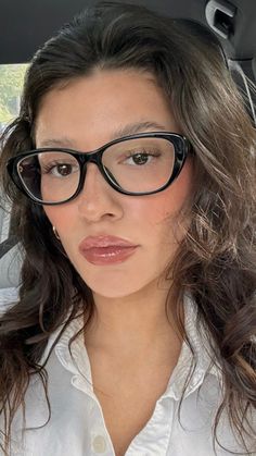 Trends 2024 Fashion, Woman Glasses, Siren Aesthetic, Glasses Inspiration, Chic Glasses, Designer Eyeglass Frames, Glasses Trends, Fall Runway, 2024 Fashion Trends