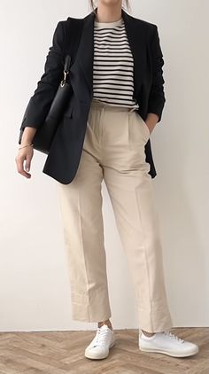 Smart Casual Work, Smart Casual Women, Casual Work Outfits Women, Mode Tips, Casual Outfit Ideas, Easy Chic