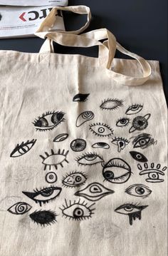 Things To Paint On Tote Bags, Drawing On Tote Bag, Painting On Tote Bags, Painting Tote Bags, Painted Clothes Diy, Tods Bag, Design Tote Bag, Painted Tote