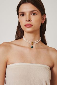 Pendant Necklace Outfit, Wedding Choker Necklace, Neck Pieces Jewelry, Emerald Crystal, Pretty Jewelry Necklaces, Pendant Necklace Simple, White Blouses, Bridal Choker, Earrings Design