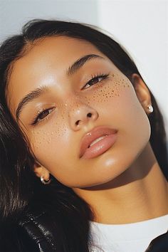 #datenightbeauty #beautyforthenight #glamdate #beautydateideas #datenightmakeup #beautyforadate #datenightlooks #beautyfordatenight #datenightbeautytips #beautyfordate Six Makeup, Faux Freckles Makeup, Freckle Makeup, Seamless Makeup, Freckles Makeup, Fresh Face Makeup, Faux Freckles, Bold Makeup Looks, Jorja Smith