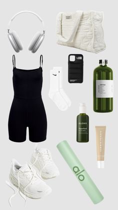 Cute Simple Gym Outfits, Gym Accessories Aesthetic, Clean Girl Workout Outfits, Clean Girl Gym Outfit, Gym Workout Outfits For Women, Clean Girl Outfits Summer, Alo Gym, Sporty Girl Outfits, Girls Workout Outfits