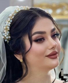 Wedding Makeup Looks, Arab Women, Beauty Women, Wedding Engagement, Makeup Looks, Crown Jewelry