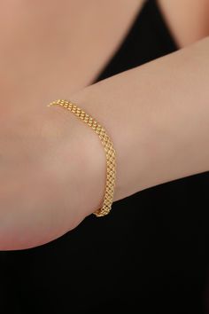 Gold Diamond Bracelet With Box Chain, Gold Chain Bracelet In Fine Jewelry Style, Flexible Gold Chain Bracelet Fine Jewelry, Gold Bracelet With Box Chain For Formal Occasions, Delicate Yellow Gold Chain Bracelet With Diamond Cut, Gold Bracelet For Women Classy, Delicate Gold Bracelet, Gold Bracelet For Women, Gold Bracelet Chain