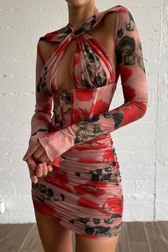 FeaturesThis dress is brimming with beautiful details. Designed with romance in mind she is cut from our softest stretch power mesh in a romantic floral rose print and features a close fitting silhouette. The fully corseted bodice cinches the waist and is lined in our double layer super power mesh for an incredible sculpting fit from within. We especially love the gathered bust twist to the front that attaches to the shoulders and reveals the sexiest cutouts to accentuate the bust and showcase t Corset Mini Dress, Long Sleeve Casual Dress, فستان سهرة, Ruched Bodycon Dress, Looks Chic, Mode Inspiration, Printed Mini Dress, Club Dresses, Corset Dress