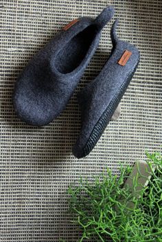 Handmade natural wool slippers for women, grey wool slippers, felted home indoor shoes. #etsyshop #indoorshoes #naturalwool #feltedslips Felt Slippers, Indoor Shoes, Felted Slippers, Wool Slippers, Slippers For Women, Home Indoor, Home Shoes, House Shoes, Natural Wool