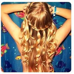 mako mermaids hairstyles - Pesquisa Google Waterfall Braid With Curls, American Crew, Braids With Curls, Mermaid Hair, Long Curly Hair, Long Curly