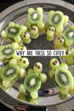 there are kiwis arranged in the shape of bears