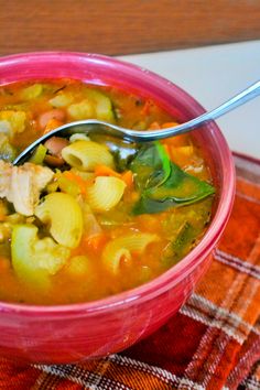 Chicken Minestrone Soup Chicken Minestrone Soup Recipe, Chicken Minestrone Soup, Whole 30 Soup, Easy Stew Recipes, Minestrone Soup Recipe, Comfort Soup Recipes, Chicken Tortellini, Rustic Bread