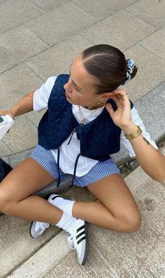 Euro Travel Outfits, California Summer Outfits 2024, Summer Outfit London, Australia Summer Outfits 2024, Spring Outfits 2025, German Summer Outfits, Portugal Style Outfits, Styling Bloomers, Summer Outfits Inspo 2024