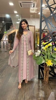 Gown Dress Pattern For Women, Kurta Maxi Dress, Latest Dress Design For Wedding, New Designer Dresses For Wedding, Stylish Clothes For Women Dresses, Party Suits For Women, Latest Dress Designs Pakistani, New Dress Patterns Indian, Latest Dress Designs Indian