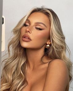 Eyeshadow Looks For Blonde Hair, Soft Sultry Eye Makeup, Make Up Prom Ideas, Summer To Fall Makeup, Natural Lifted Makeup Look, Brookelle Mckenzie Hair, Natural Snatched Makeup, Brookelle Mckenzie Makeup, Flirty Eye Makeup