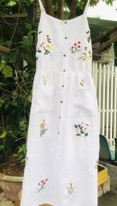 White Linen Dress With Flower and Bee Hand Embroidered Dress - Etsy Turkey White Dress With Embroidered Flowers, Casual Embroidered Linen Dress, Summer Linen Embroidered Dress For Garden Party, Summer Embroidered Linen Dress For Garden Party, Summer Garden Party Embroidered Linen Dress, White Cottagecore Dress For Summer, White Linen Floral Print Dress, White Bohemian Embroidered Linen Dress, White Linen Dress With Floral Print