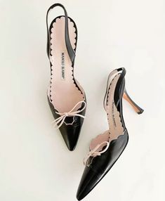 Pretty Heels, Manolo Blahnik Black, Dr Shoes, Walk A Mile, Fashion Shoes Heels, Manolo Blahnik Heels, Vintage Heels, Fancy Shoes, Slingback Heels