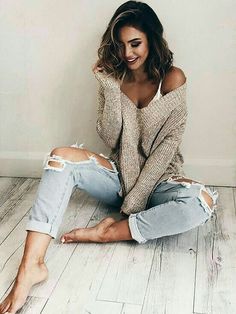 16 Outfits, Oversized Sweater Outfit, Cozy Oversized Sweaters, Foto Tips, Pullover Outfit, Mode Casual, Trik Fotografi, On The Floor, Jeans Boyfriend