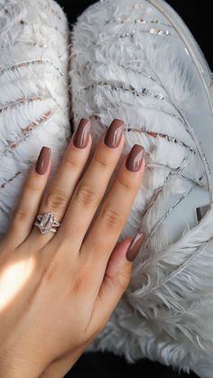 Nails 2024 Trends Autumn, Early Fall Nails Short, Basic Autumn Nails, Cute Neutral Nail Designs, Transition Nails Summer To Fall, Classy Autumn Nails, Summer To Fall Transition Nails, Subtle Fall Nails, Autumn Nails Colors