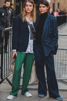 Street Style 2018, London Fashion Week Street Style, London Fashion Weeks, London Street Style, Street Style Trends, Green Pants, Street Outfit, British Vogue