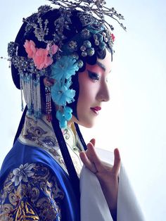 Beijing Opera We Are The World, Chinese Clothing, Blue China, People Of The World, 영감을 주는 캐릭터, 인물 사진