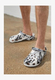 100 Perfect Black And White Crocs Ideas in 2023 Marble Crocs, Crocs Outfit Men, Crocs Fashion, Crocs Men, Black And White Marble, Clogs Shoes