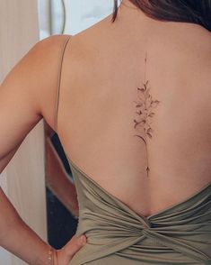 #BEAUTY ,#REALATIONSHIPS #Fashion #Outfits #SUMMER Outfits #Animals Flower Tattoo On Back Of Neck, Flower Tattoos Spine, Spine Flower Tattoo, Flower Tattoo Spine, Delicate Spine Tattoo, Tattoo Espalda, Spine Tats, Floral Back Tattoos, Flower Spine Tattoos