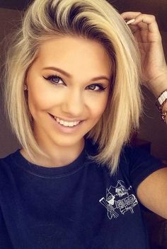 Blonde Short Hairstyles for Round Faces ★ See more: http://glaminati.com/blonde-short-hairstyles-for-round-faces/ Bob Hairstyles For Round Face, Hair 2018, Short Hair Wigs, Long Pixie, Round Face Haircuts, Short Hair Styles For Round Faces, Short Hairstyle, Round Faces