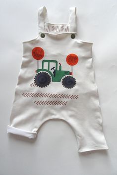 Carrier overall / dungarees in cotton jersey,with beautiful large tractor.Through the straps the trousers are long wearable,leg cutouts can be turned over. Size 68/74 Wash at 30 o C with fine detergent No fling No dryer Ironing at low temperature Cotton Overall Jumpsuits And Rompers With Suspenders, Cotton Overall Jumpsuit With Suspenders, Cotton Overalls With Suspenders, Cotton Bib Front Overalls With Suspenders, Cotton Overalls With Suspenders And Bib Front, Cotton Shortalls With Suspenders And Bib Front, Cotton Bib Front Shortalls With Suspenders, Kids Overalls, Over Size