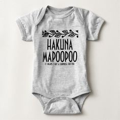 Hakuna Mapoopoo Baby Onsie Baby Bodysuit Family Laughing, Baby Onsie, Sunshine Baby Showers, Cricut Baby, Baby Funny, Bodysuit Shirt, Eric Carle, Modern Baby